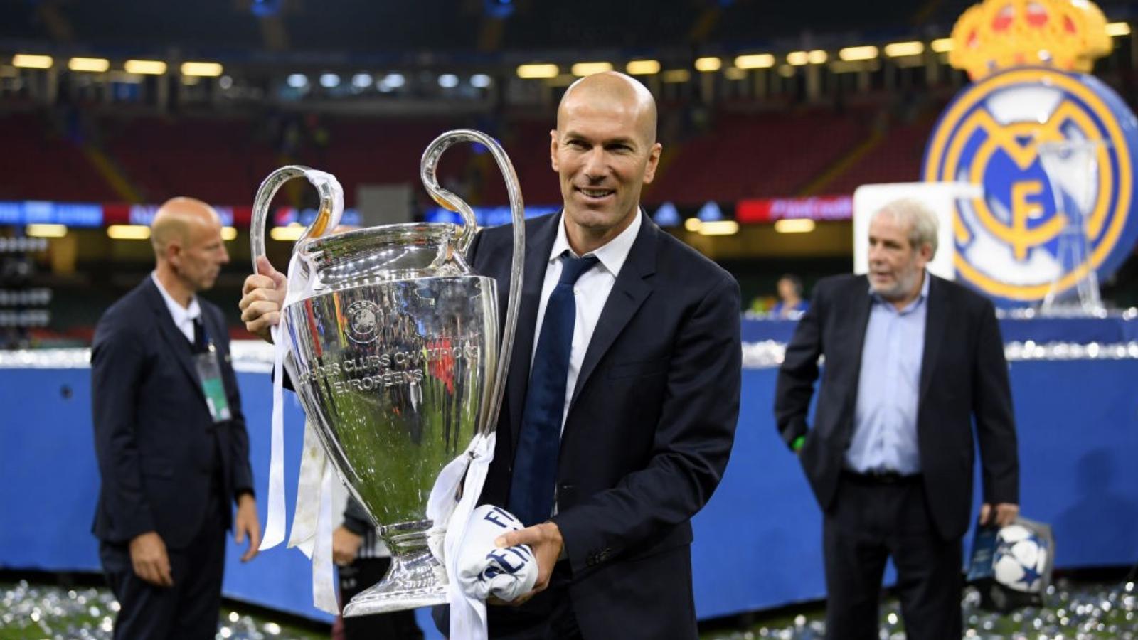 Zidane a kupával FOTÓ: Getty Images, Matthias Hangst 