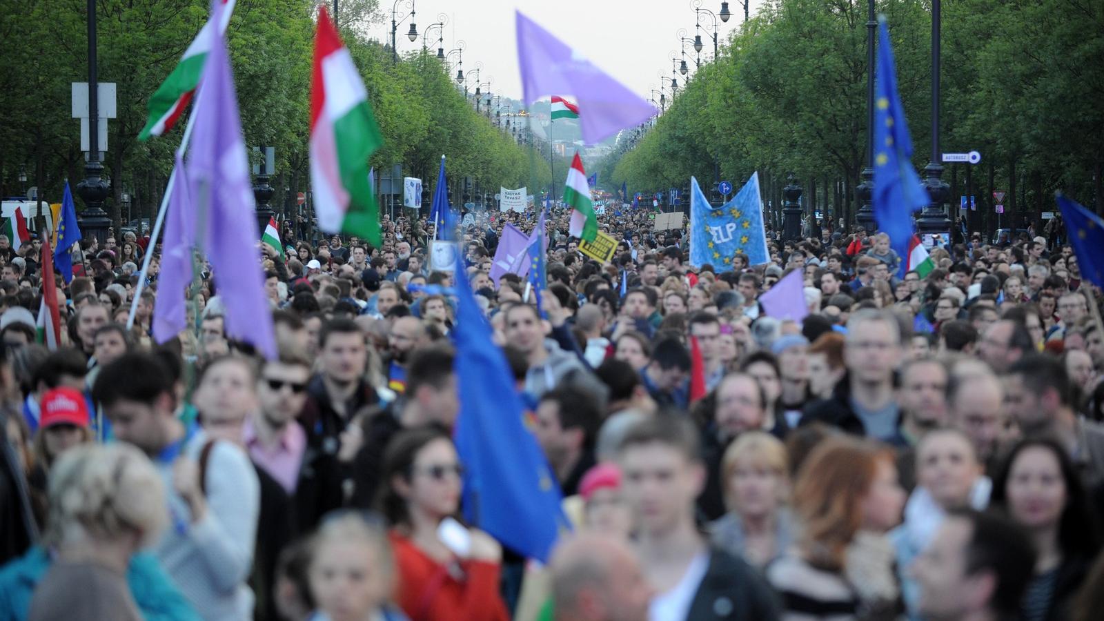 A Momentum Mozgalom Európához tartozunk! jelmondattal meghirdetett demonstrációja május 1-én FOTÓ: Molnár Ádám