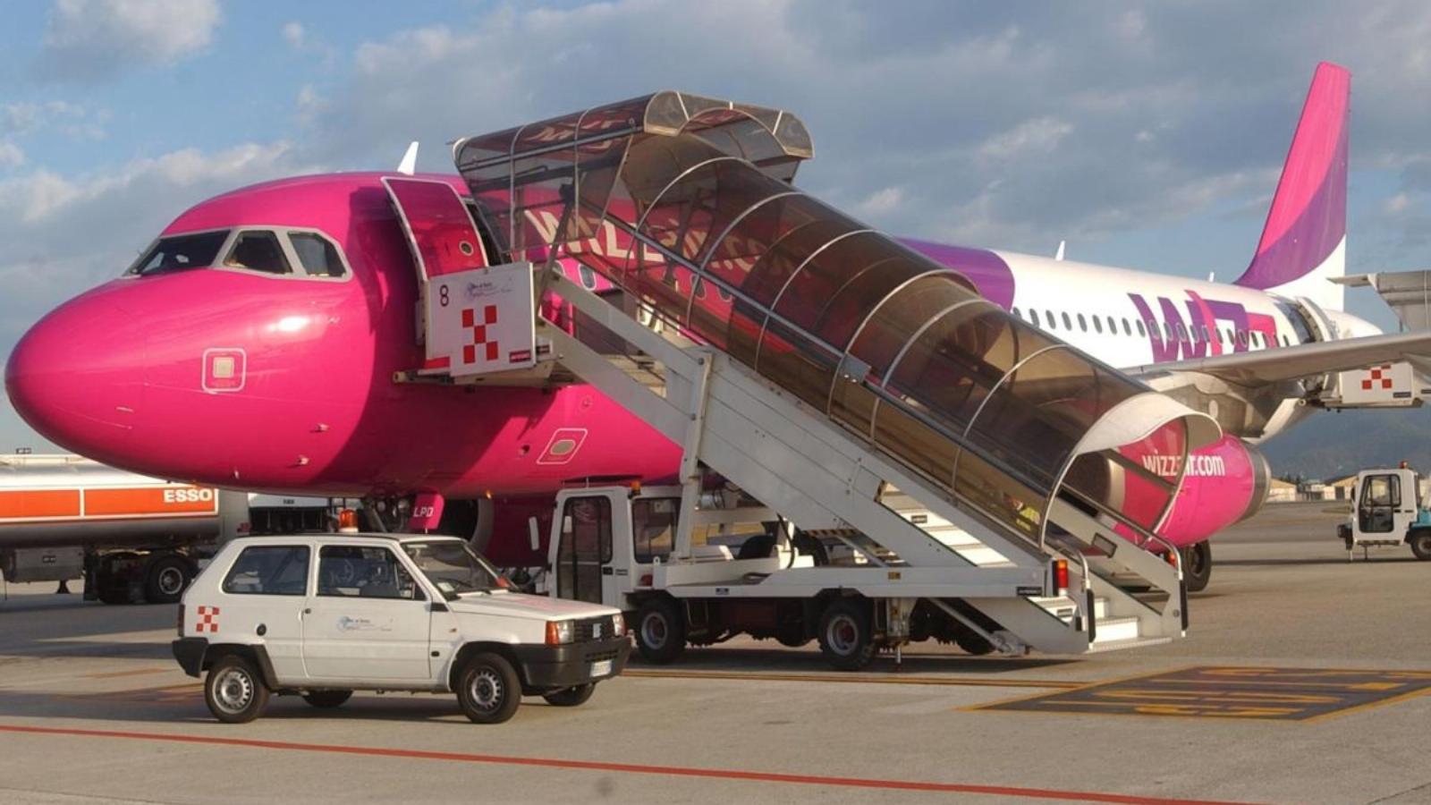 A Wizz Air egyik Airbus A320-asa. Nagyobbakra cserélik őket. Fotó: Facebook