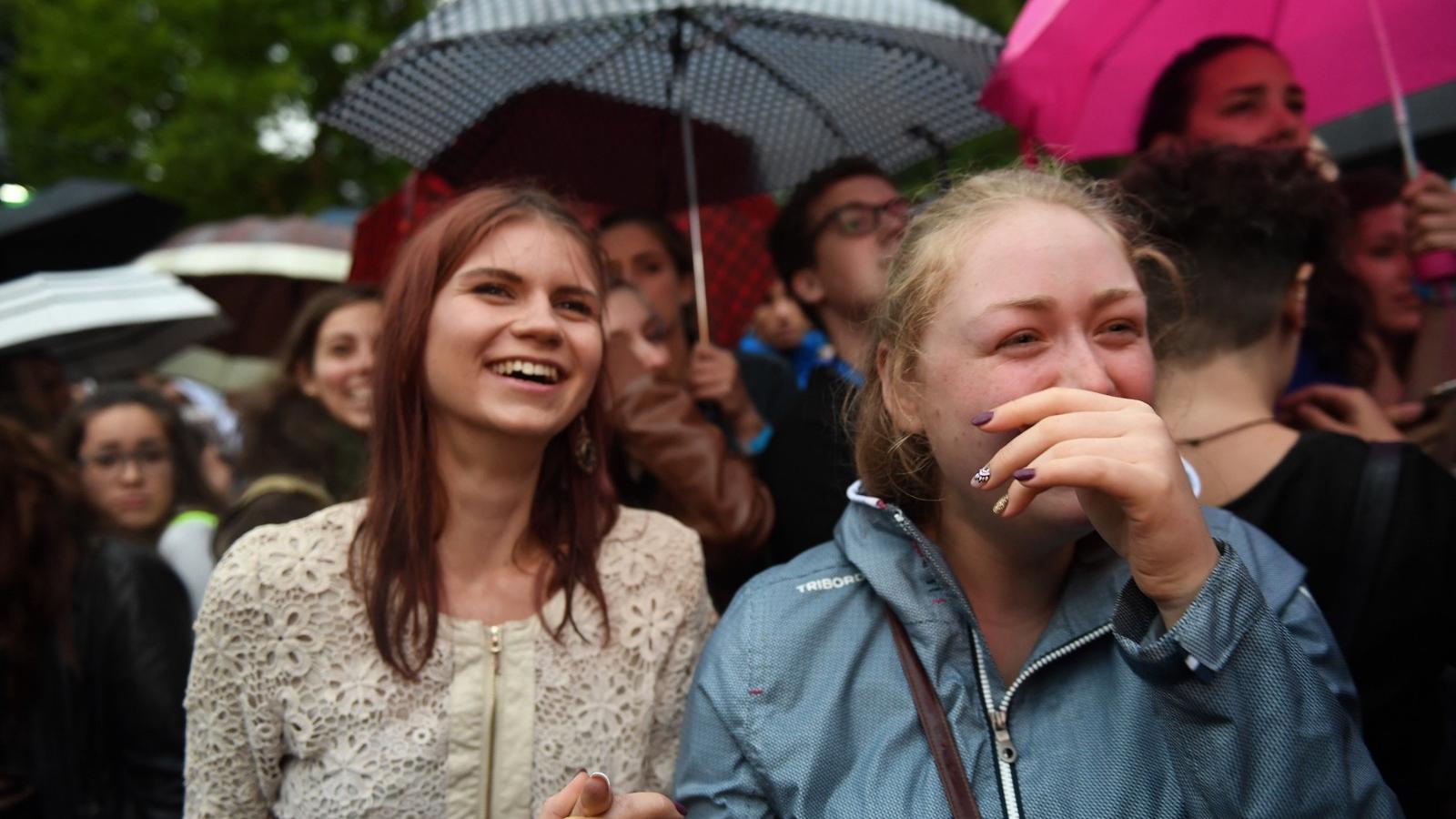 Sokan szabadtéri bulin várták a ponthatárok kihirdetését. FOTÓ: Tóth Gergő