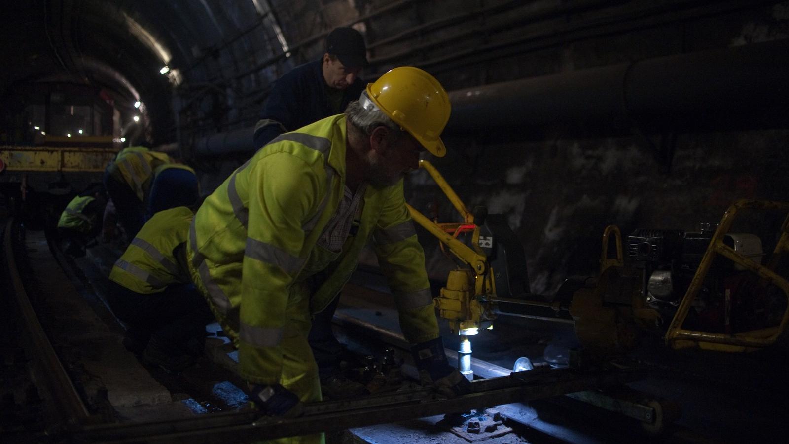 Vágányjavítás a metróalagútban. FOTÓ: Tóth Gergő