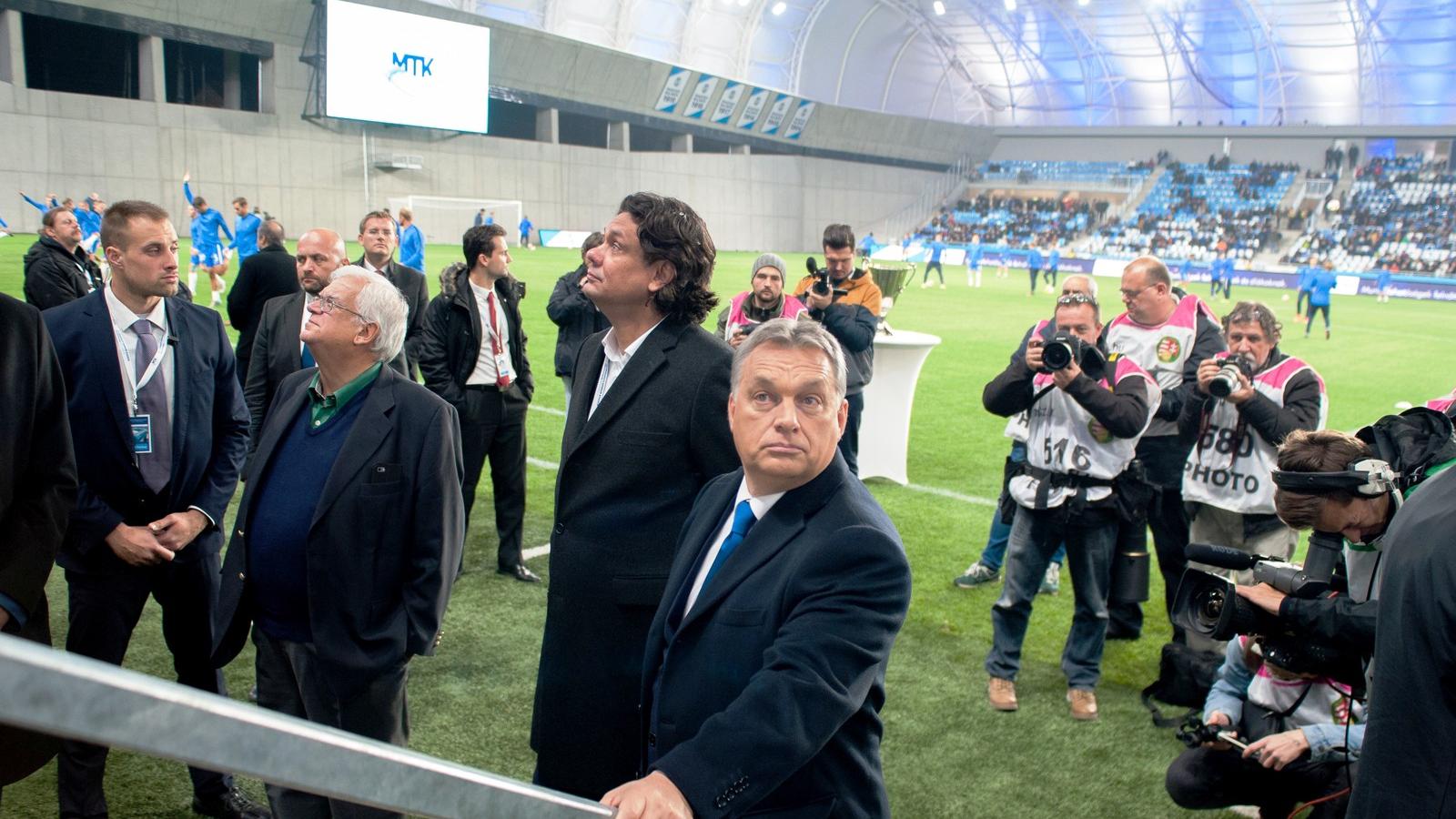 ZAVARBAN A STADIONAVATÓN - Csak az Orbán beszédét kísérő füttyszóról számolt be a balliberális média. FOTÓ: MOLNÁR ÁDÁM