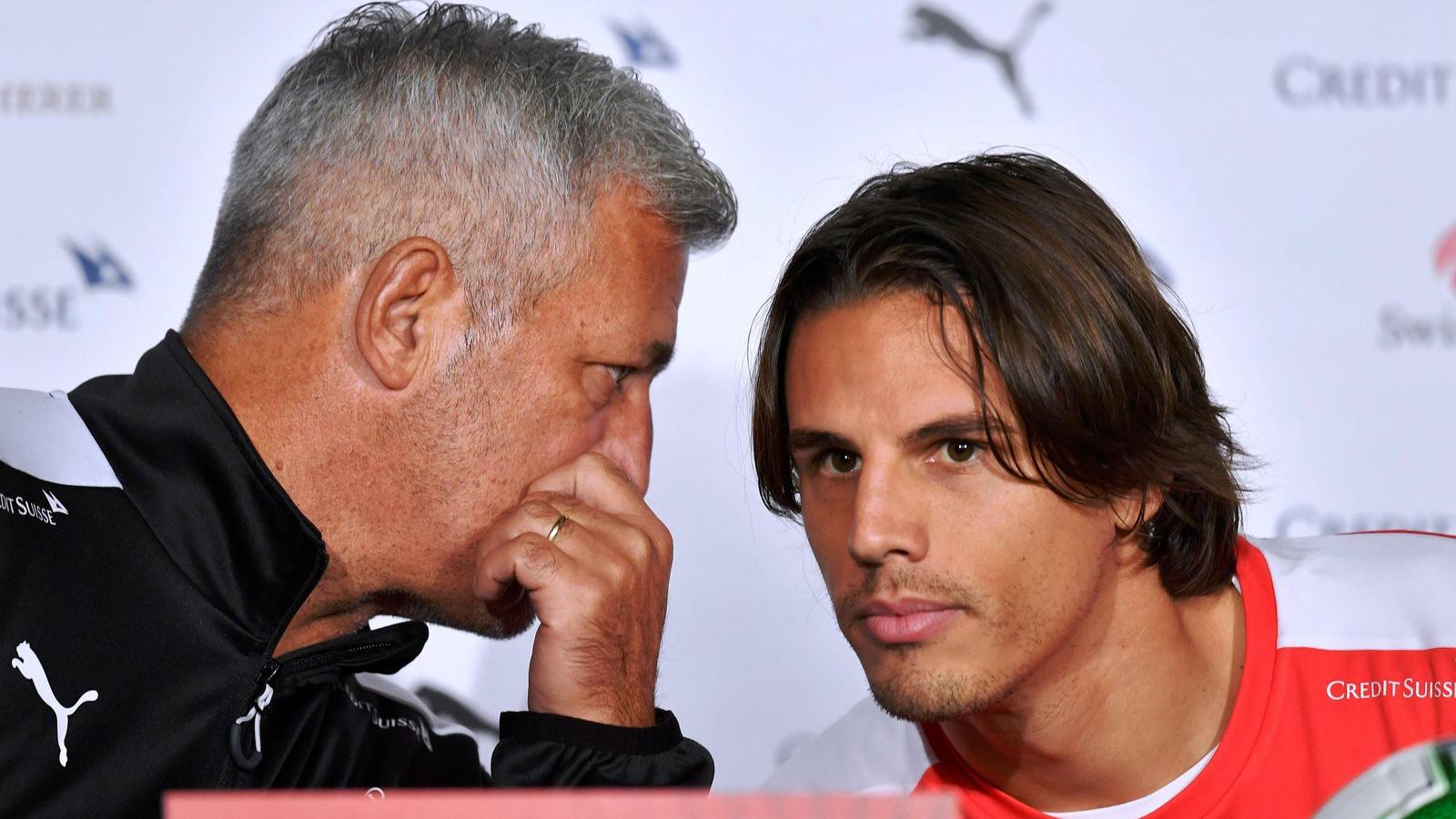 Vladimir Petkovic, a svájci labdarúgó-válogatott bosnyák származású svájci szövetségi kapitánya és Yann Sommer, a svájciak egyik