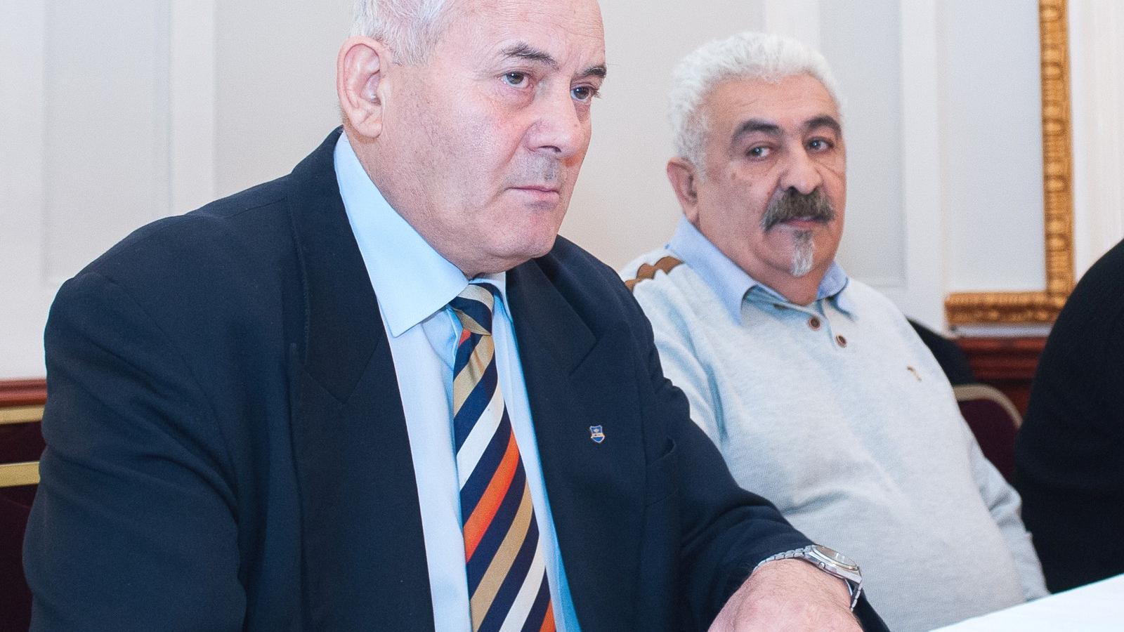 ITT NEM SZÓLALHAT MEG AKÁRKI - Vajda László és Lakatos Oszkár ORÖ-képviselő nem tájékoztathat FOTÓ: MOLNÁR ÁDÁM