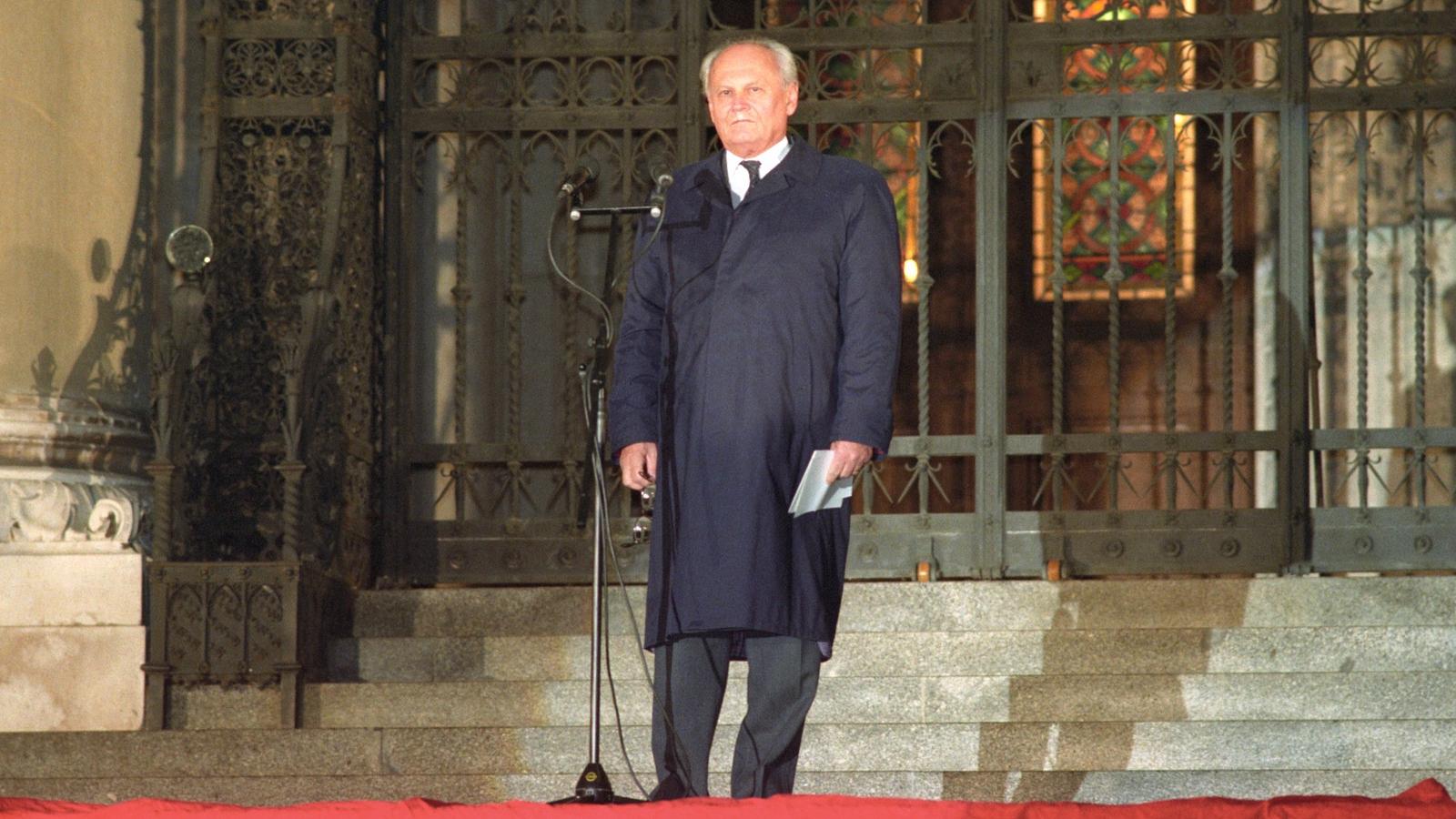 GÖNCZ ÁRPÁD A HANGZAVARBAN - Nem mondta el beszédét, hallgatásával sokak szemében még nagyobbra nőtt FOTÓ: MTI/FÖLDI IMRE