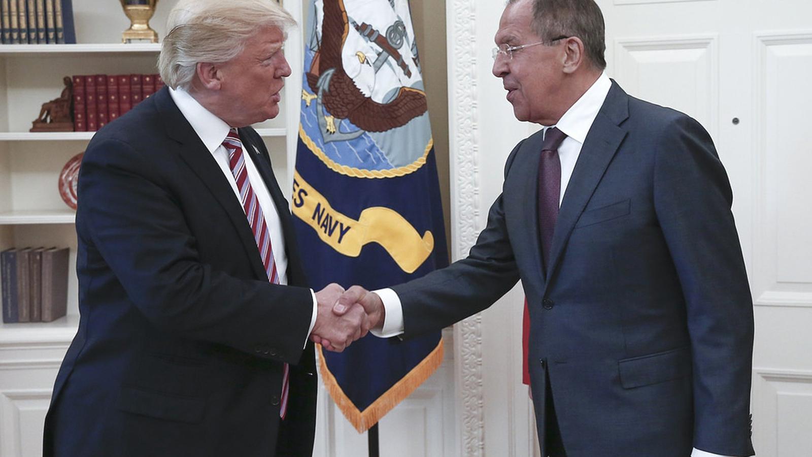 Donald Trump és Szergej Lavrov májusi találkozója. Az amerikai elnök nem bírta megtartani a titkot Fotó: AFP/Russian Foreign Min