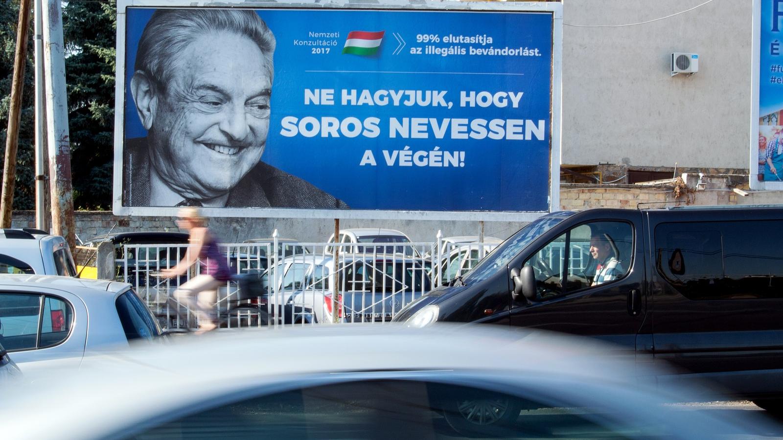 Plakátkampány a "Soros-terv" ellen. Fotó: ATTILA KISBENEDEK / AFP