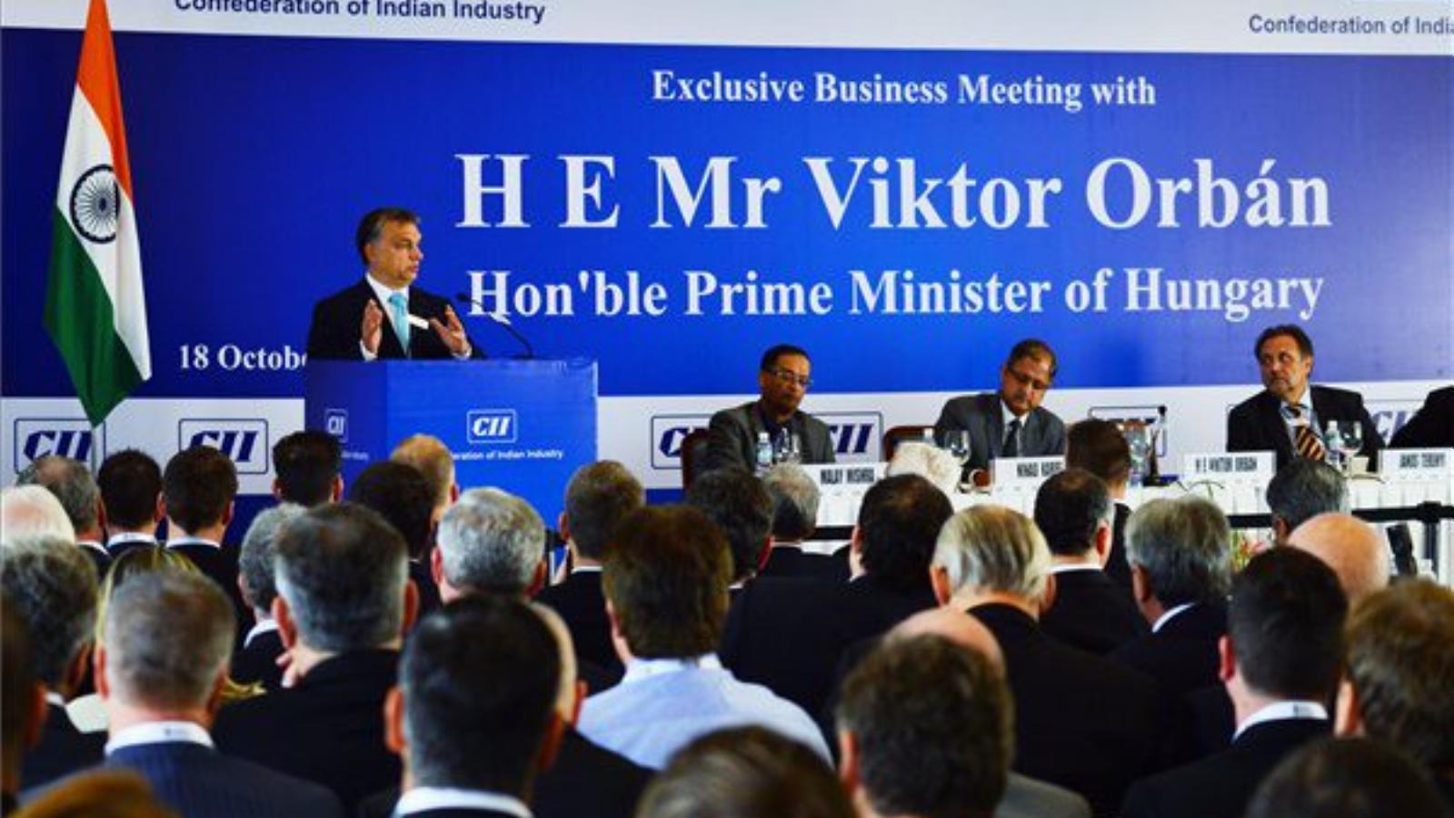 A hivatalos indiai látogatáson tartózkodó Orbán Viktor miniszterelnök beszédet mond a Mumbaiban megrendezett magyar-indiai üzle
