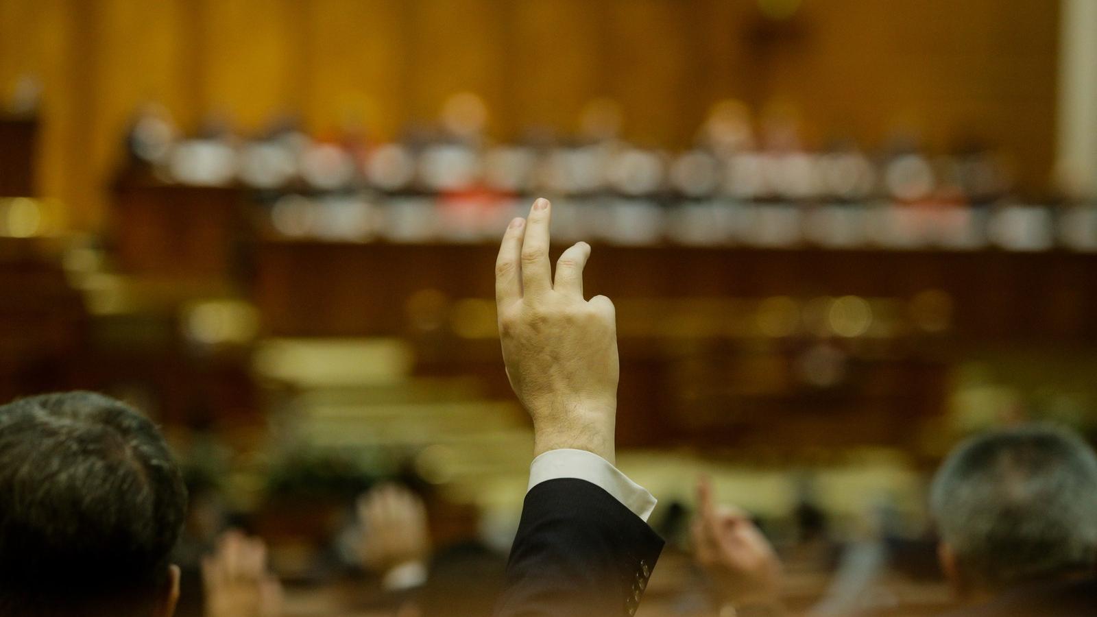 Szavazás a Román Parlamentben (Palatul Parlamentului). Illusztráció: Shutterstock