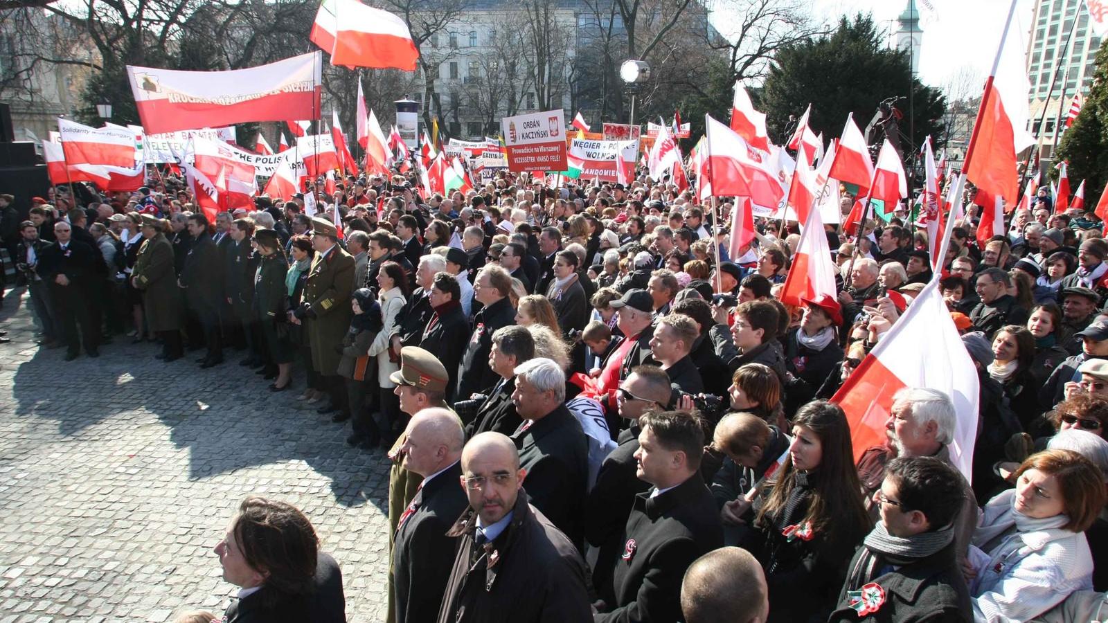 RADIKÁLIS JOBBOLDALI LENGYELEK - Sokszor jártak CÖF-rendezvényeken - Népszava fotó