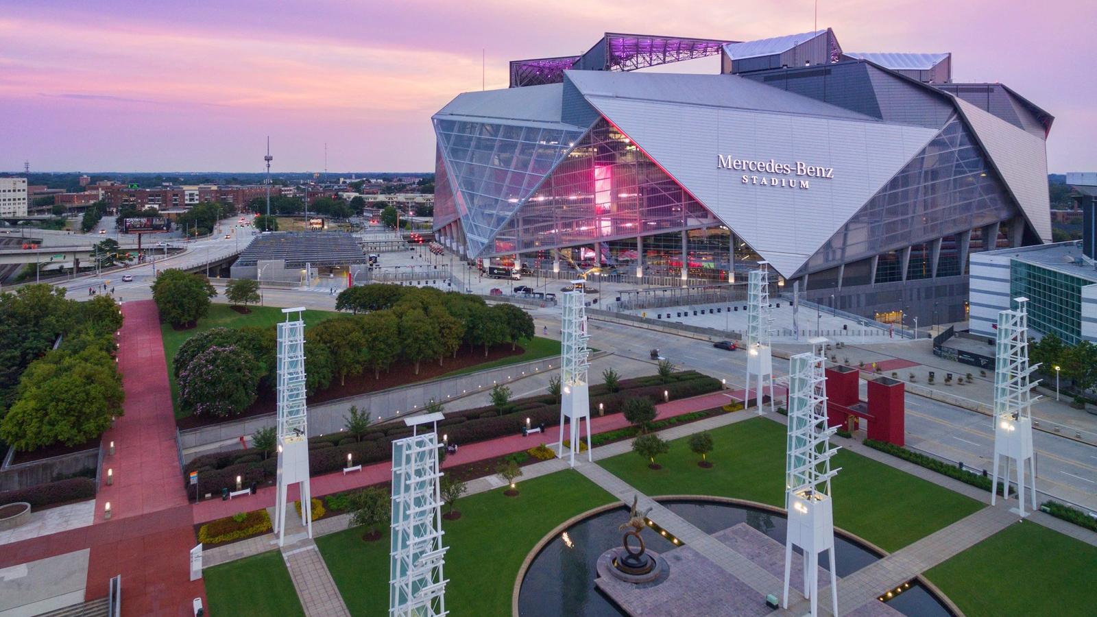 Már kívülről is pompázatos látványt nyújt az Atlanta Falcons tavaly átadott új stadionja