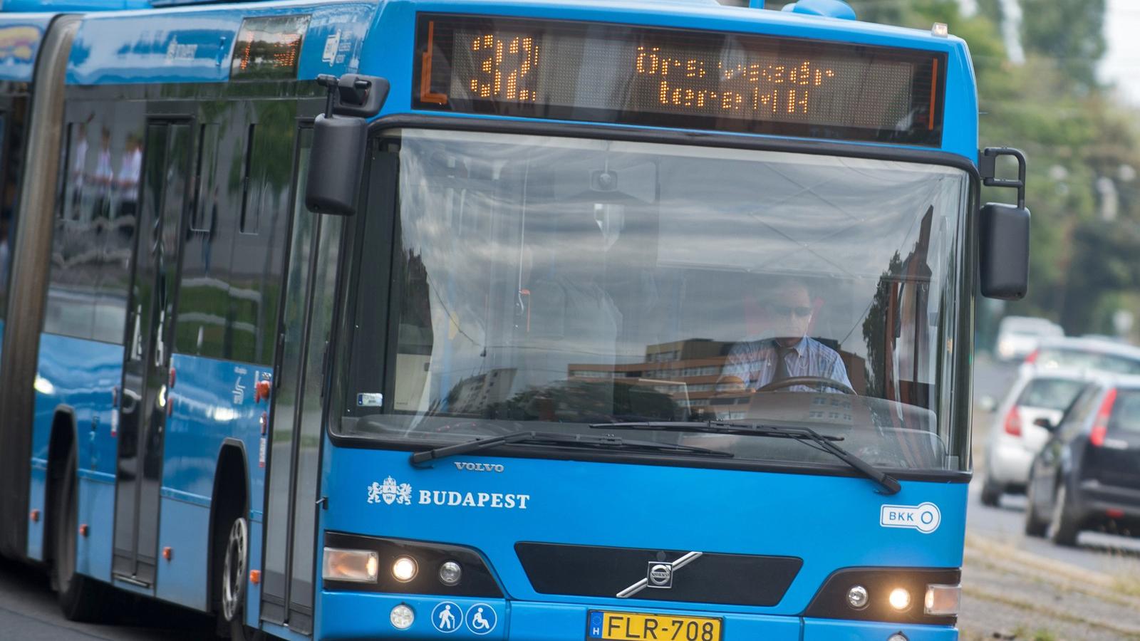 Miközben a buszvezetők zöme túlterhelt, feletteseik egy része még a kötelező minimumot sem teljesíti. FOTÓ: Tóth Gergő

