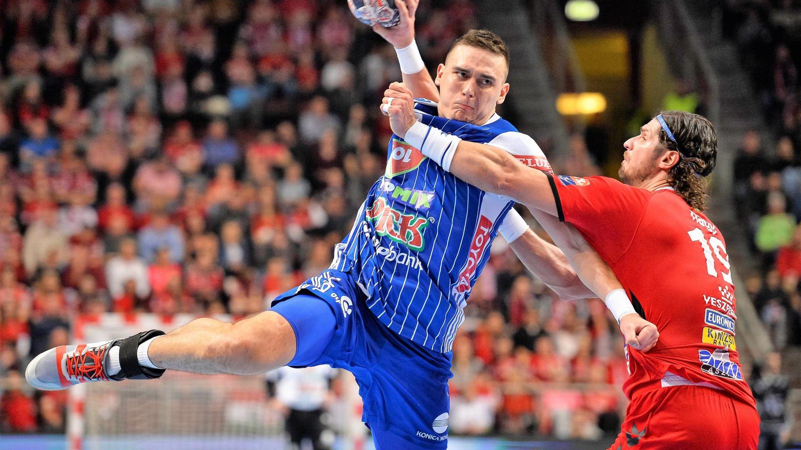 A szegedi Bodó Richárd (b) és a veszprémi Nagy László a férfi kézilabda NB I Telekom Veszprém - MOL-Pick Szeged mérkőzésén a Ves