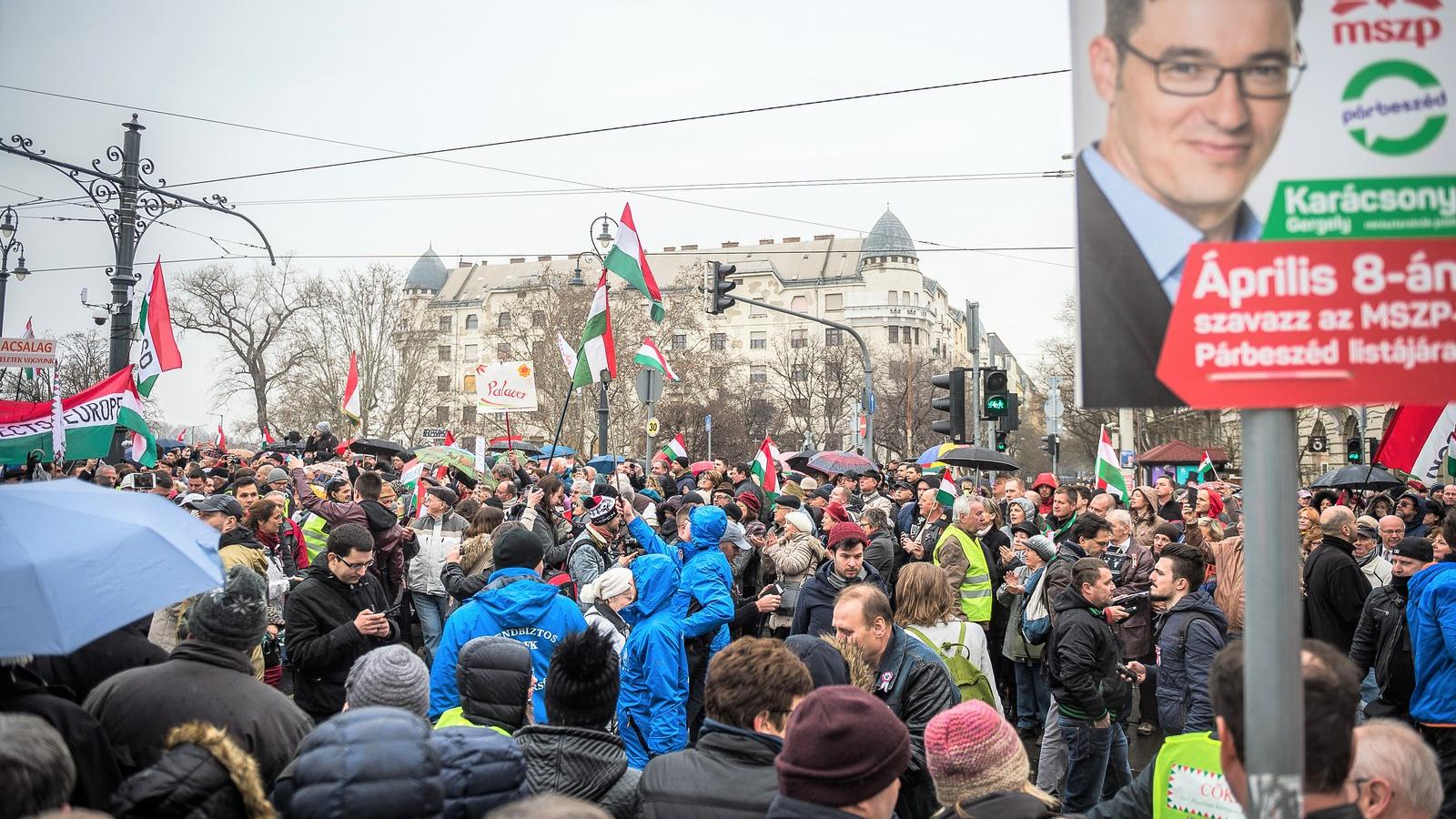 MOZGÓSÍTÁS - Sok ezren voltak a Békemeneten, de a látszat csal: a Fidesz-szavazók tábora szűkül Fotó: Draskovics Ádám