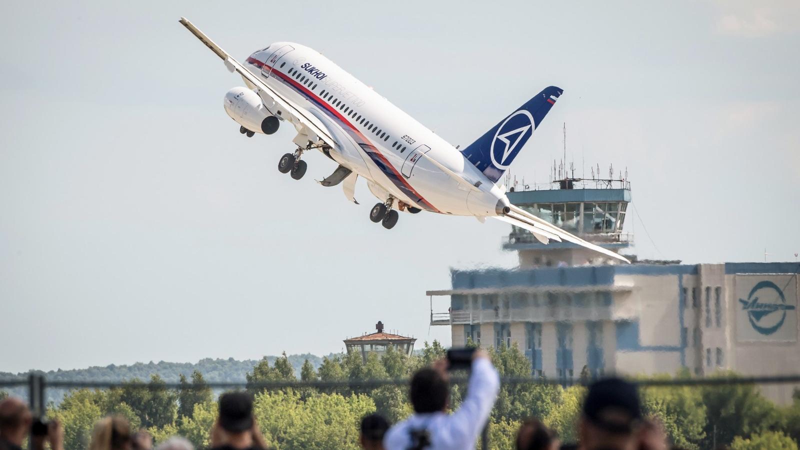 A Superjet 100 a 2017-es MAKS-légiparádén, Moszkvától 40 kilométerre Fotó: AFP/Mladen Antonov