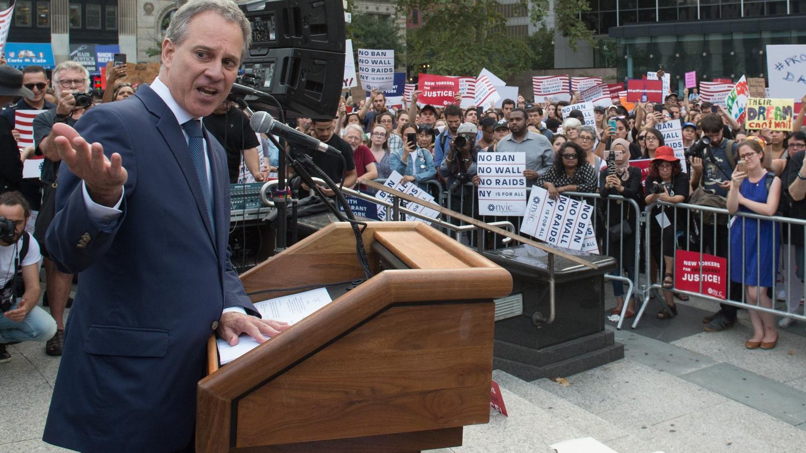 Eric Schneiderman egy 2017-es tüntetésen. Fotó: Bryan R. Smith / AFP