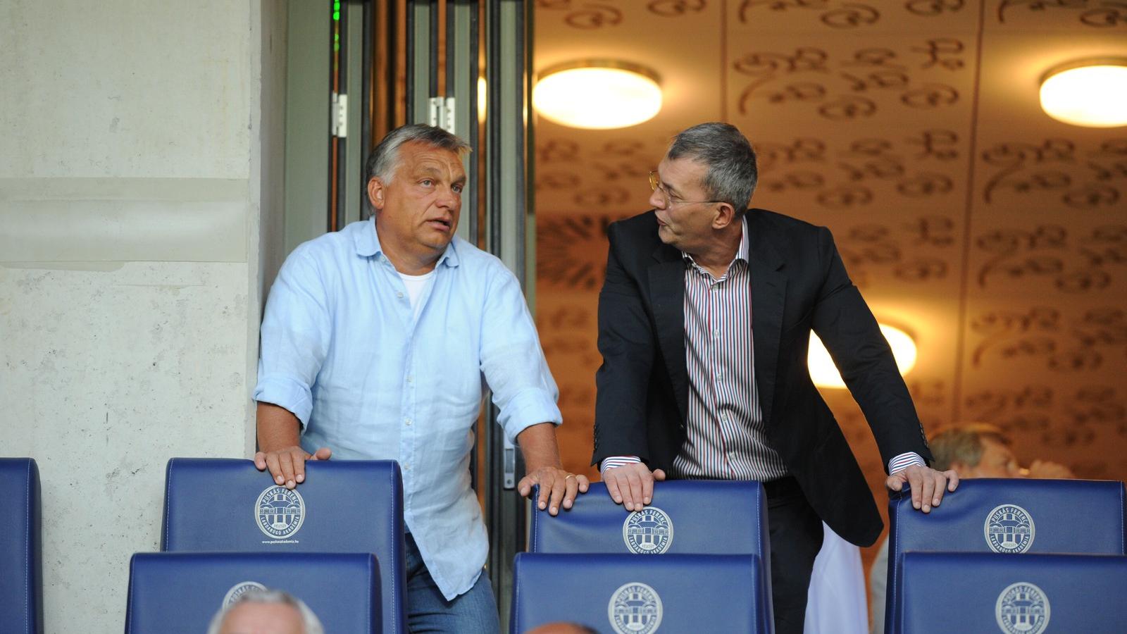 Orbán Viktor és Garancsi István a felcsúti focistadionban, 2017.augusztus 24-án Fotó: Molnár Ádám