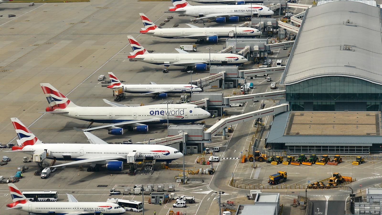 Heathrow repülőtér - fotó: Artur Widak/NurPhoto