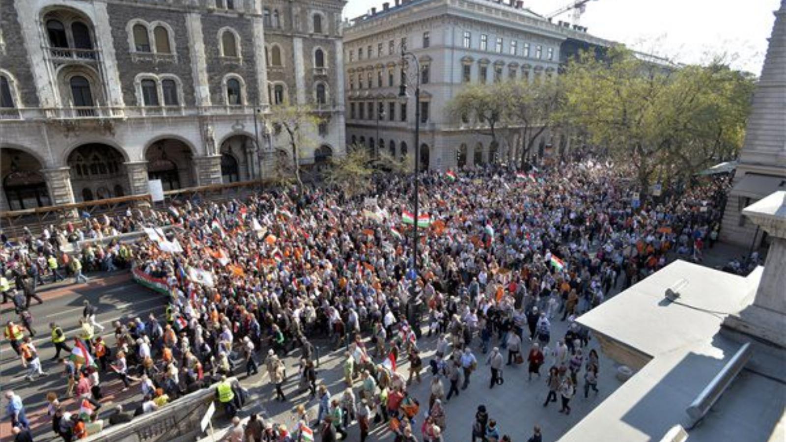  Az "egyik világ" a kormány melletti demonstráció. FOTÓ:MTI Máthé Zoltán