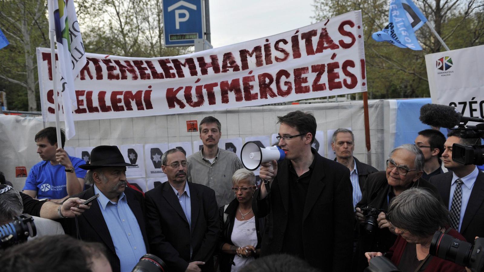 Karácsony Gergely, az Együtt-PM politikusa beszél a budapesti Szabadság téren, 2014. április 8-án. MTI Fotó: Kovács Attila