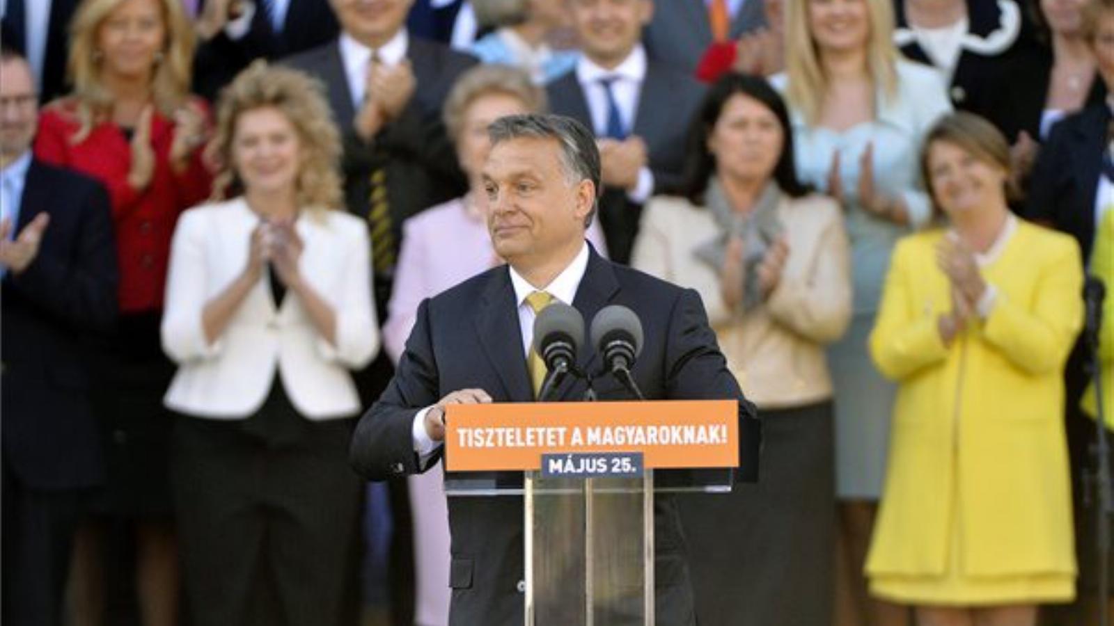 Orbán Viktor megválasztott miniszterelnök a Fidesz-KDNP nagygyűlésén, amelyen beszédet mondott a Kossuth téren 2014. május 10-én