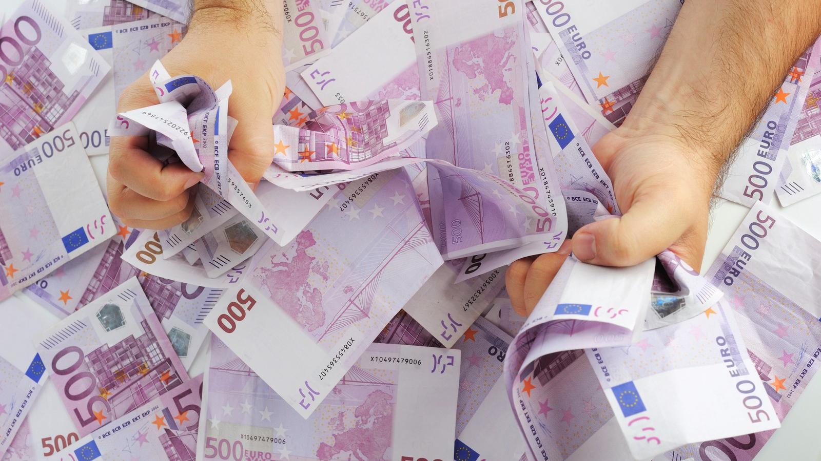 Ha visszatartják az eurómilliókat, a kormány pótolja, de közben máshonnan von el. Fotó: Europress/Thinkstock/Getty Images