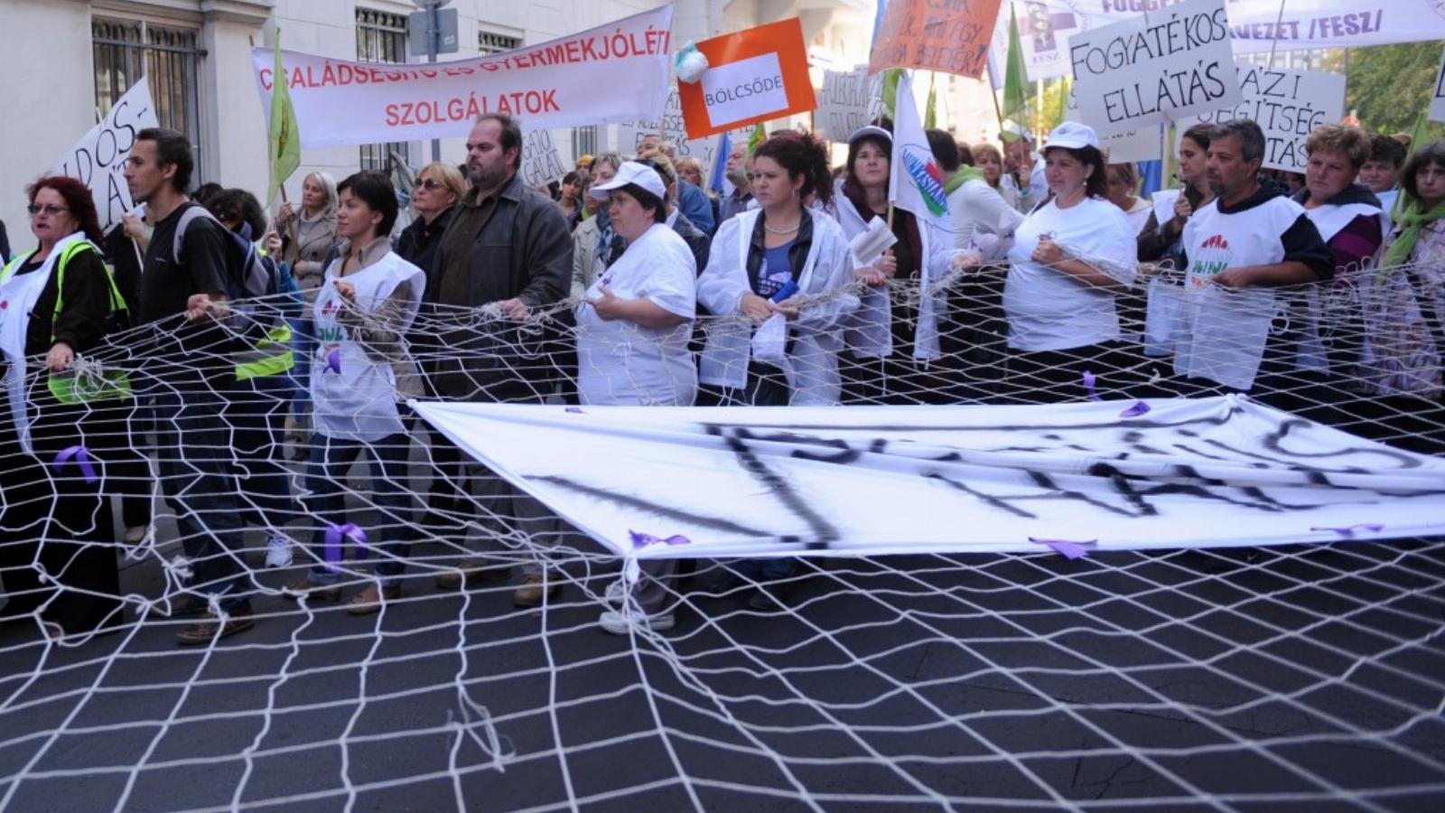 Figyelmeztető demonstráció a szaktárcánál FOTÓ: VAJDA JÓZSEF