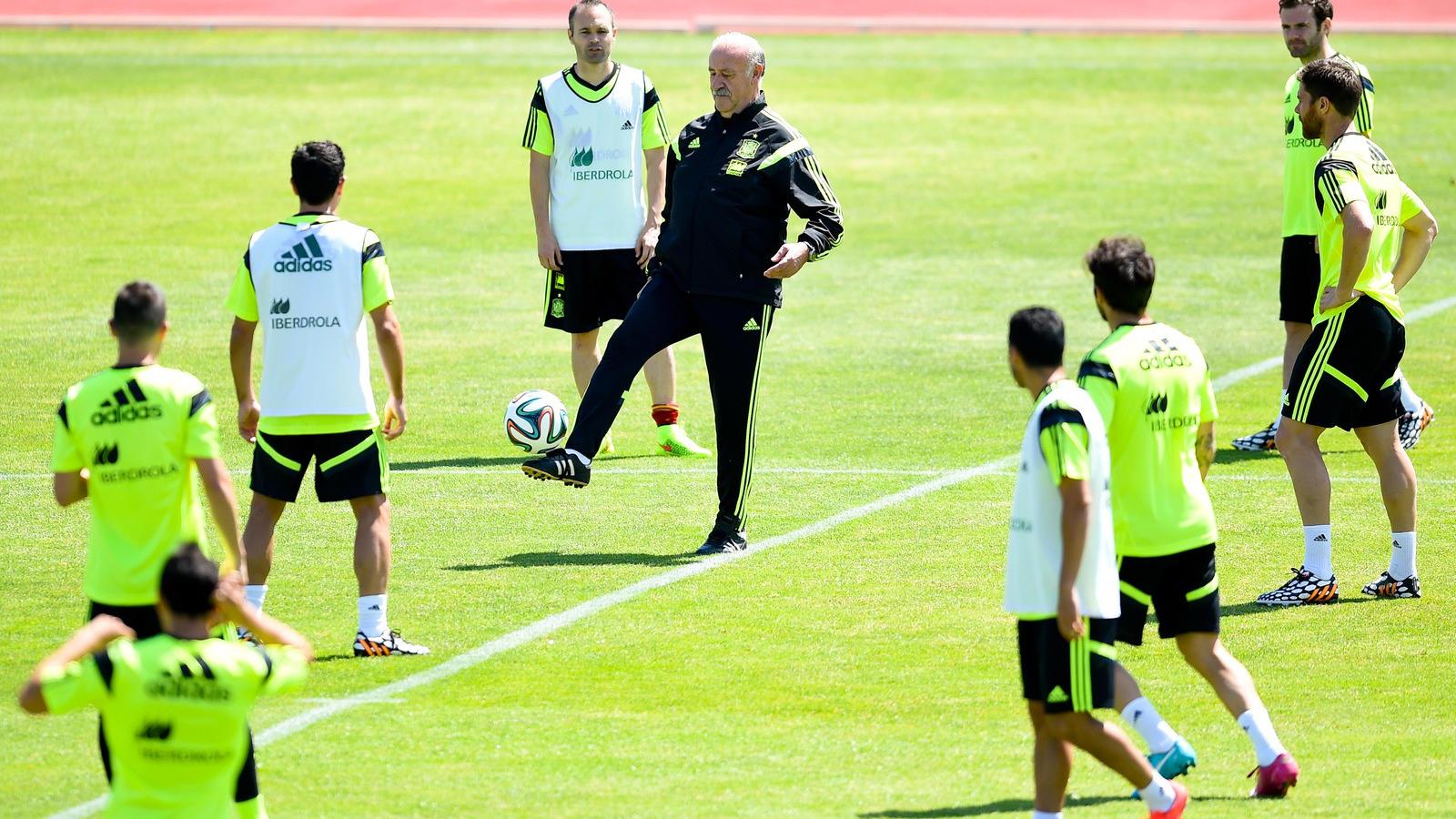 Del Bosque edzést tart - fotó: Gettyimages.