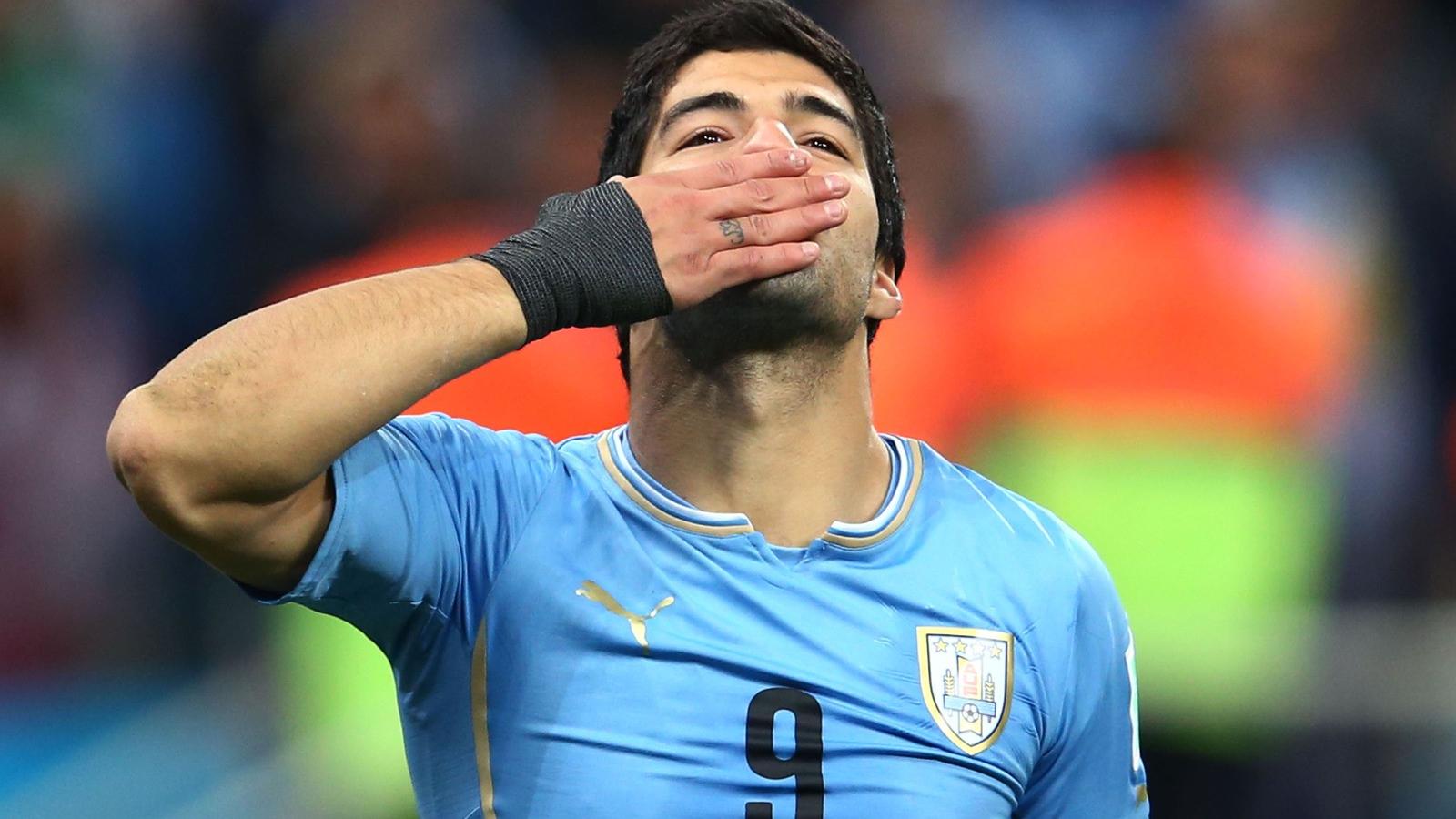 Luis Suarez csókoltat mindenkit. Fotó: Julian Finney/Getty Image