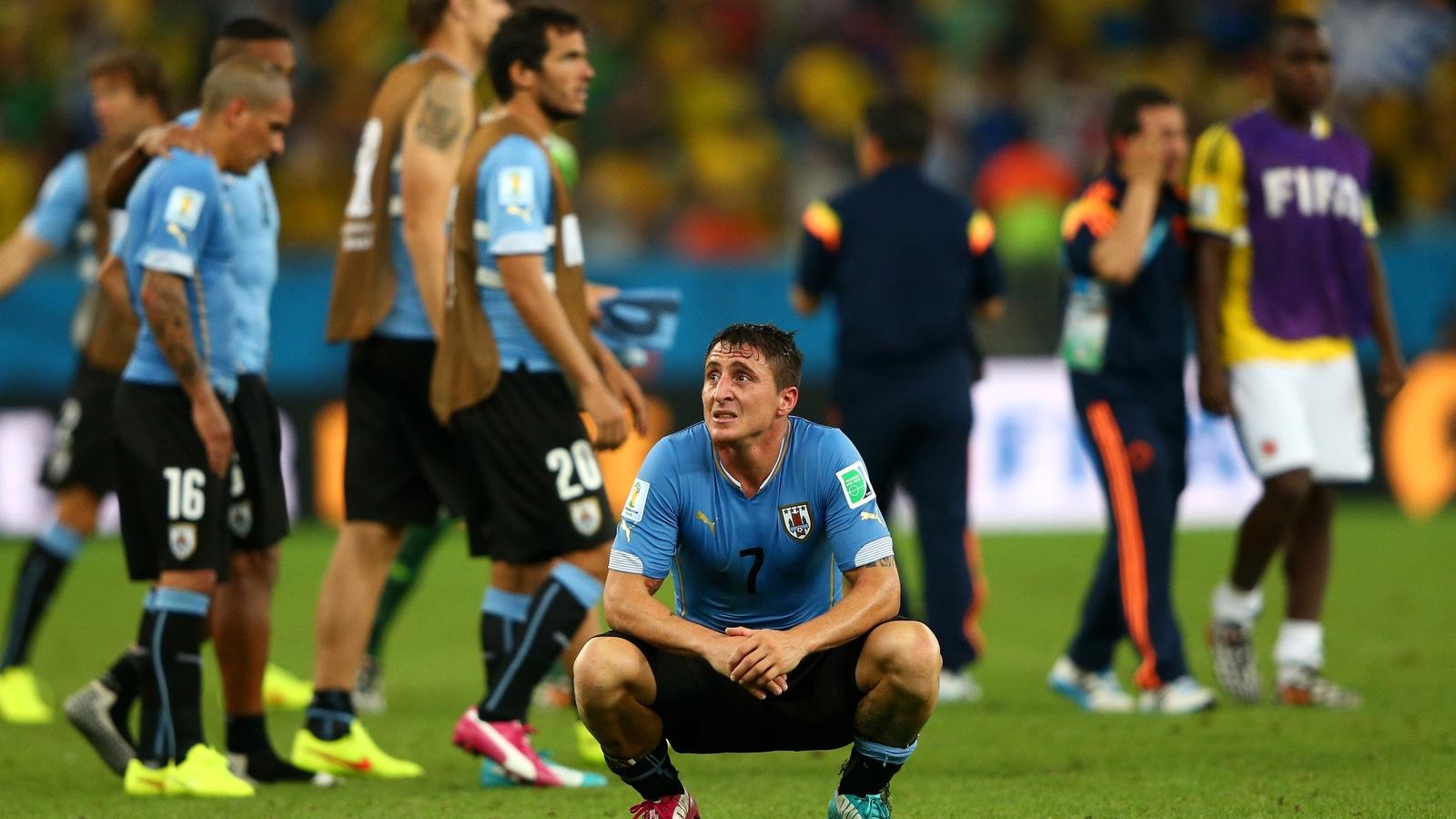 Az uruguayi Cristian Rodriguez szomorkodik a Kolumbiával játszott meccs után. Fotó: Jamie Squire/Getty Images