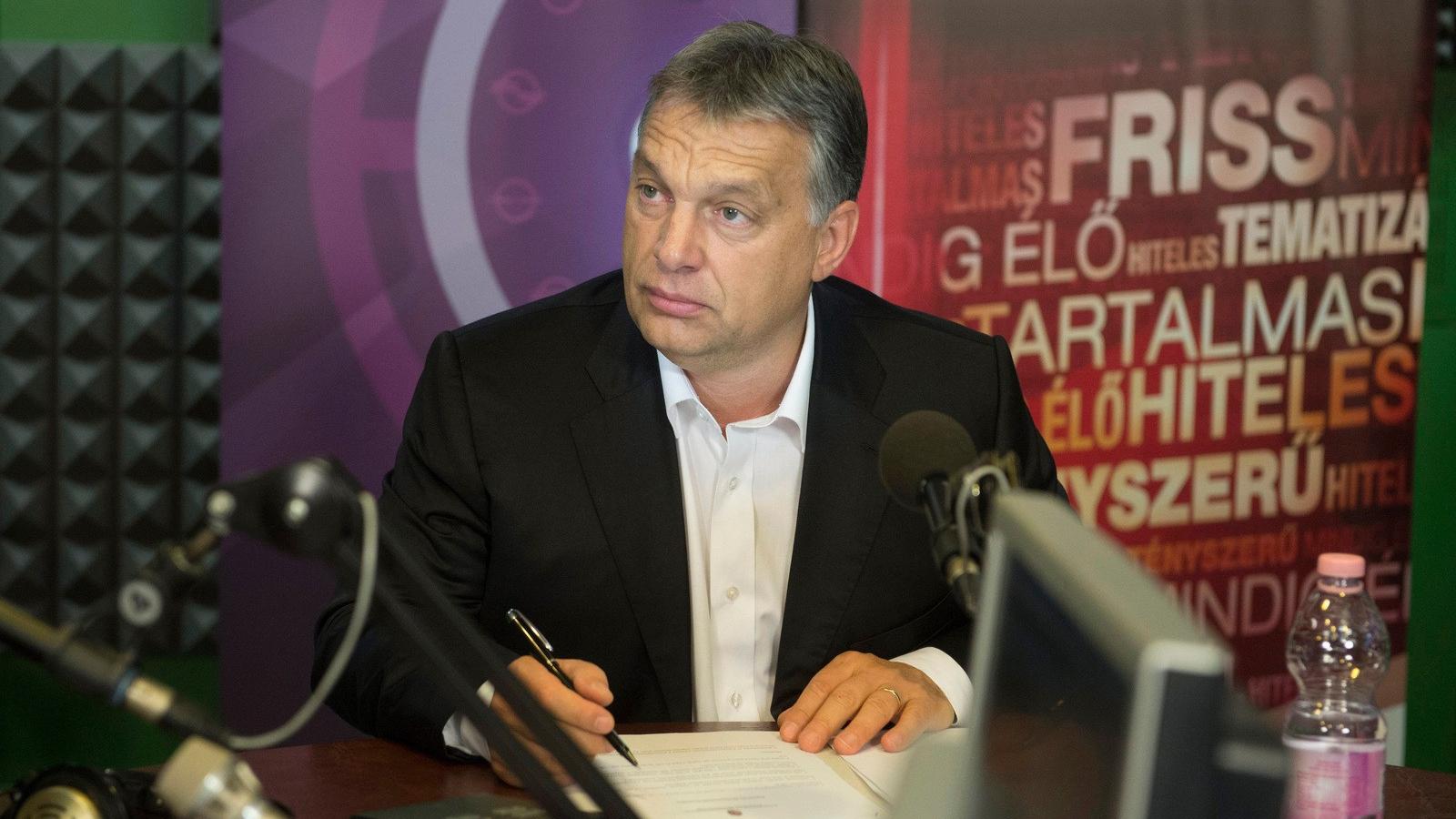 Orbán Viktor szerint nincs baj a költségvetéssel, de a hitelezőknek mutatni kell valamit... FOTÓ: MTI/KOSZTICSÁK SZILÁRD