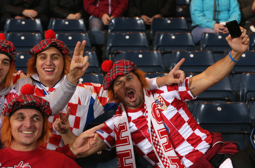 A horvát szurkolók a glasgow-i vereség dacára ünnepelhettekFOTÓ: EUROPRESS/GETTY IMAGES/CLIVE BRUNSKILL.