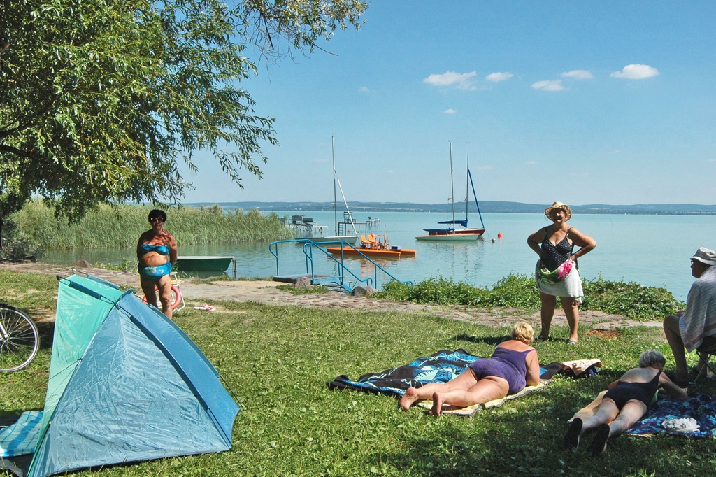 Zsebkendőnyi területen strandolnak az akali üdülőtulajdonosok