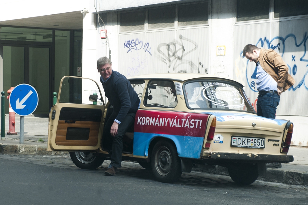 Gyurcsány Ferenc és a Trabant FOTÓ: VAJDA JÓZSEF