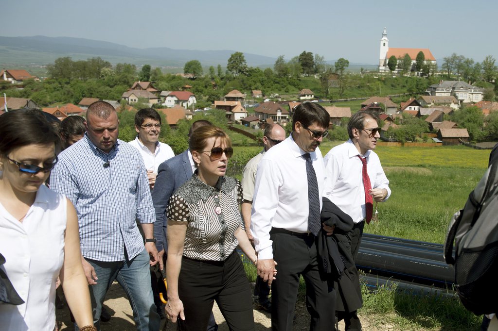 Áder János köztársasági elnök és felesége, Herczegh Anita, valamint Eperjes Károly színművész a zarándokok között. MTI Fotó: Koszticsák Szilárd