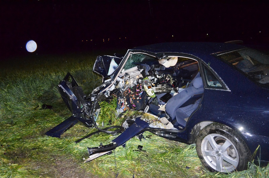 Árokba csapódott autóban halt meg a sofőr Táton Forrás: police.hu