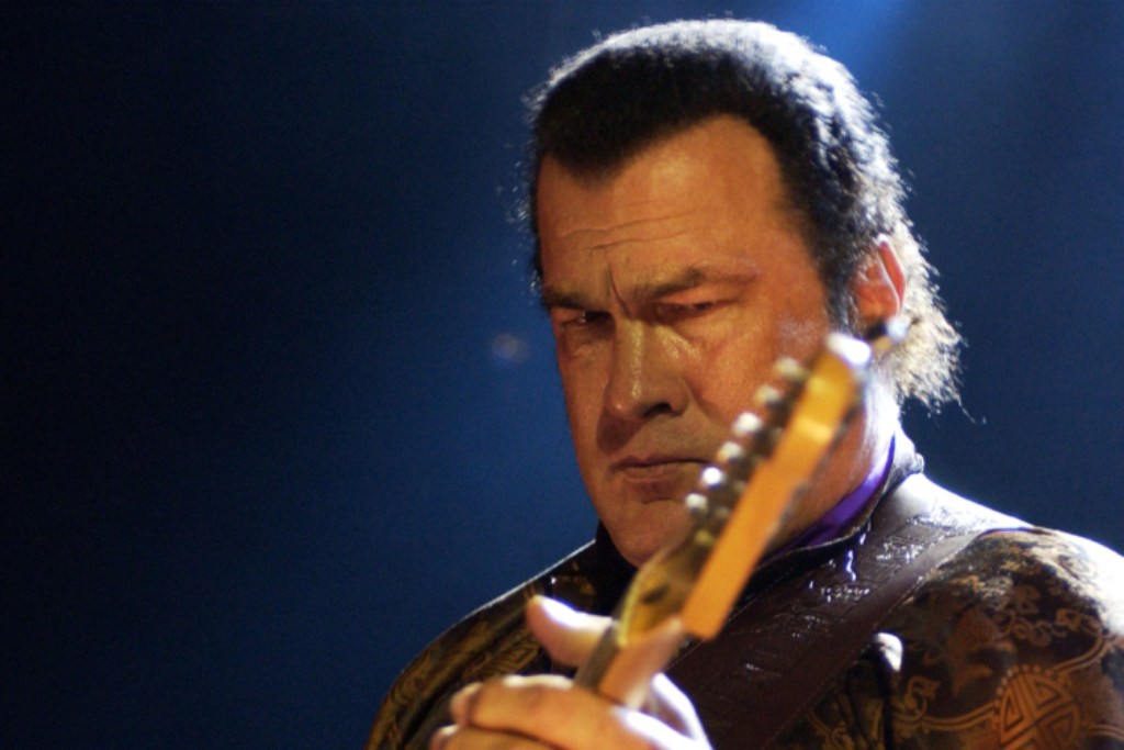 Steven Seagal blueszenészként is ismert