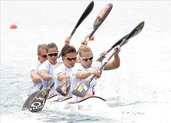 Jól megy a Kárász Anna, Fazekas-Zur Krisztina, Kozák Danuta, Szabó Gabriella összeállítású csapat