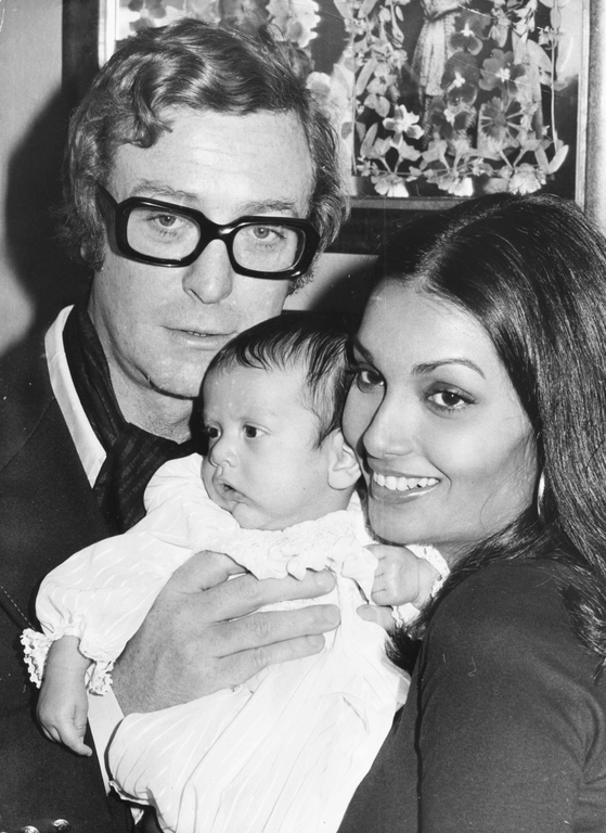 1973 - Michael Caine családjával - Keystone/Hulton Archívum