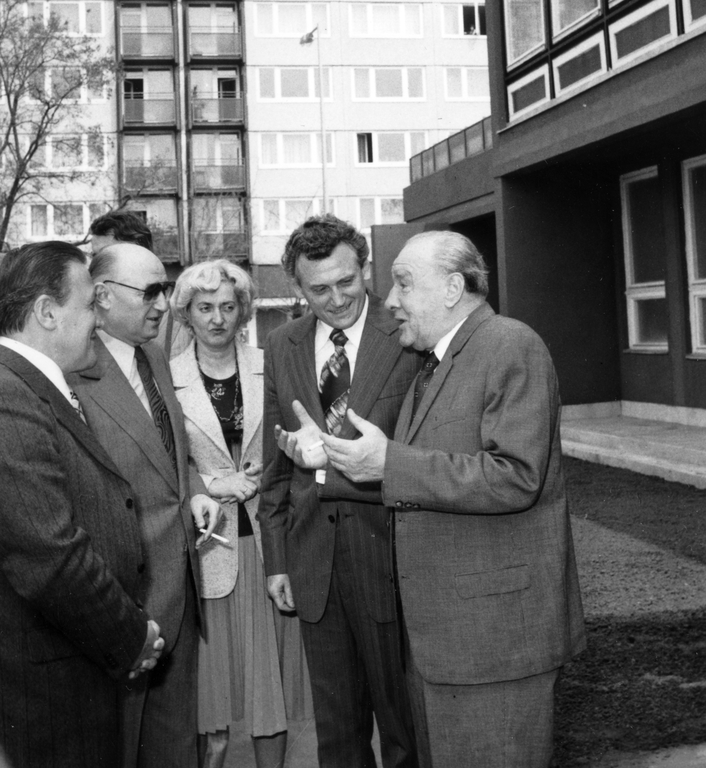 1985 - Kárpát utca 25-27, Zöld Óvoda. Jobbra Kádár János, balról a második Biszku Béla - Fotó: Fortepan /Angyalföldi Helytörténeti Gyűjtemény