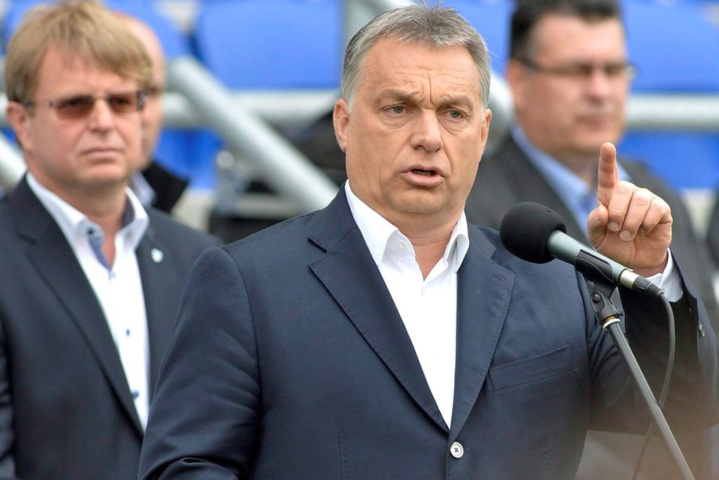 Orbán Viktor miniszterelnök beszédet mond az újjáépített Tiszaligeti Stadion megnyitóján Szolnokon 2016. április 9-én. MTI Fotó: Máthé Zoltán