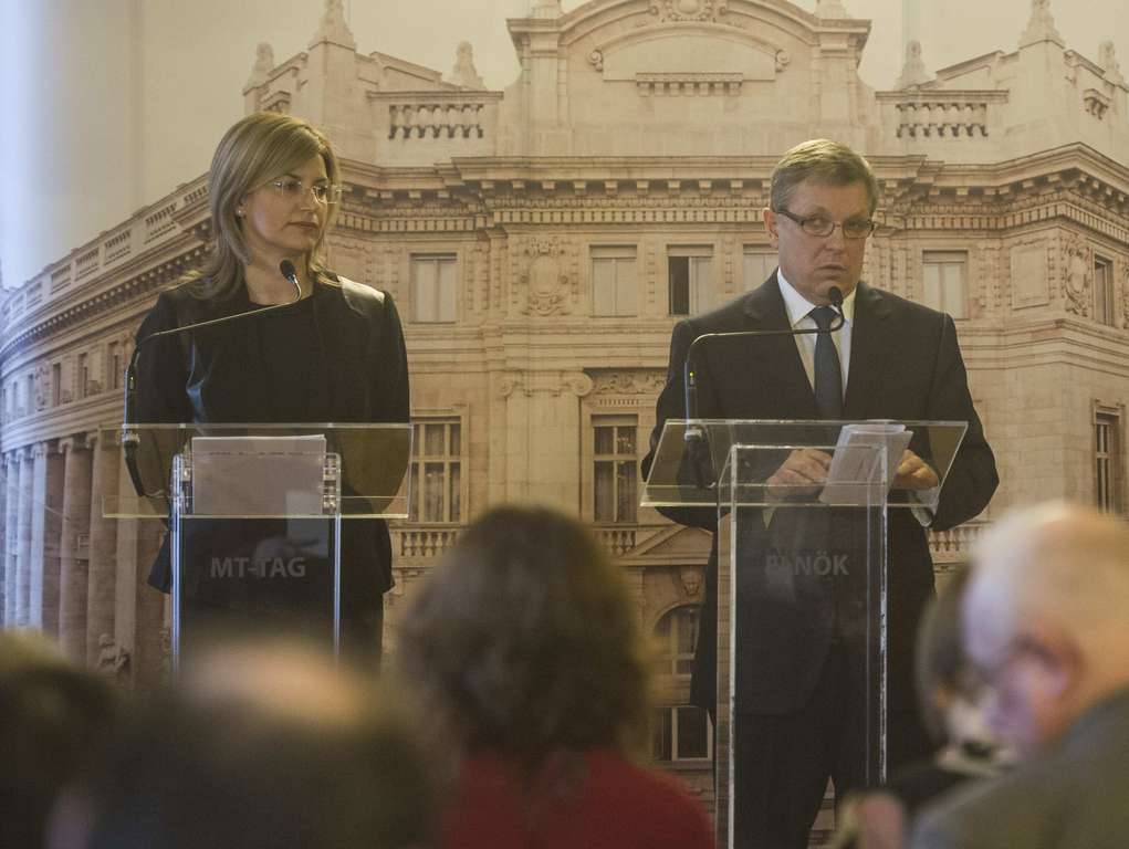 Bártfainé-Mager Andrea még jegybankárként Matolcsy György jegybankelnök társaságában FOTÓ: NÉPSZAVA