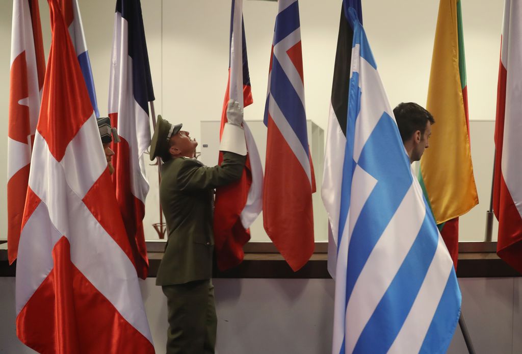 Több volt szovjet tagköztársaság szeretné, ha az ő zászlajával bővülne a 28-as NATO-zászlóerdő FOTÓ: EUROPRESS/GETTY IMAGES