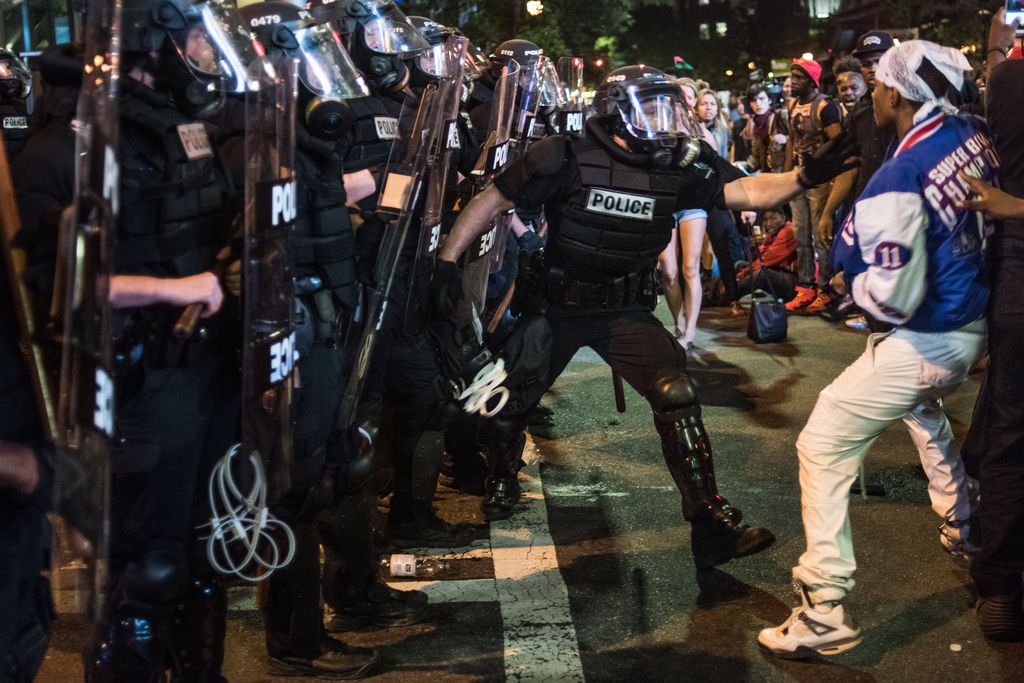 Erőszakba torkollott a békés gyászmenet FOTÓ: EUROPRESS/GETTY IMAGES/SEAN RAYFORD