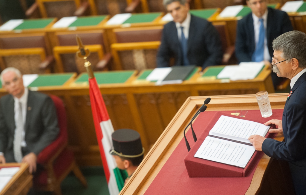 Kövér László házelnök a gátlástalan háttérhatalmaktól óvott FOTÓ: MOLNÁR ÁDÁM